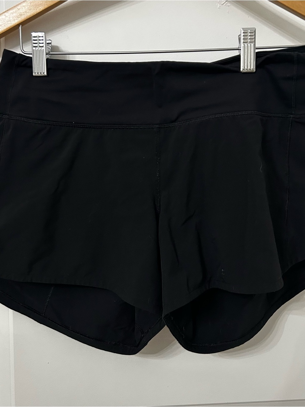 lululemon athletica Black Athletic Running Shorts with Rear Zip Pocket Size 6